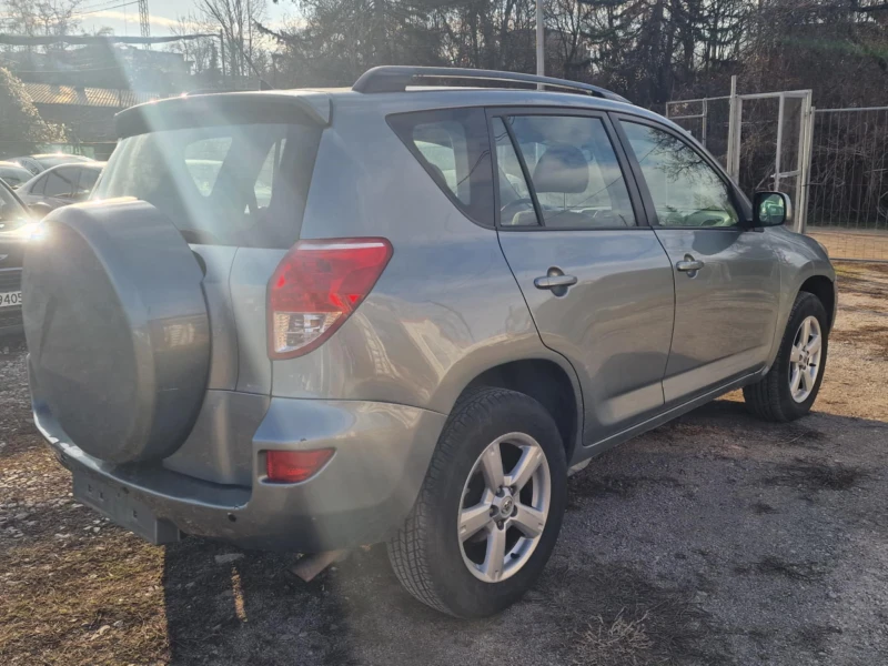 Toyota Rav4 2.0 ръчна, снимка 3 - Автомобили и джипове - 49441853