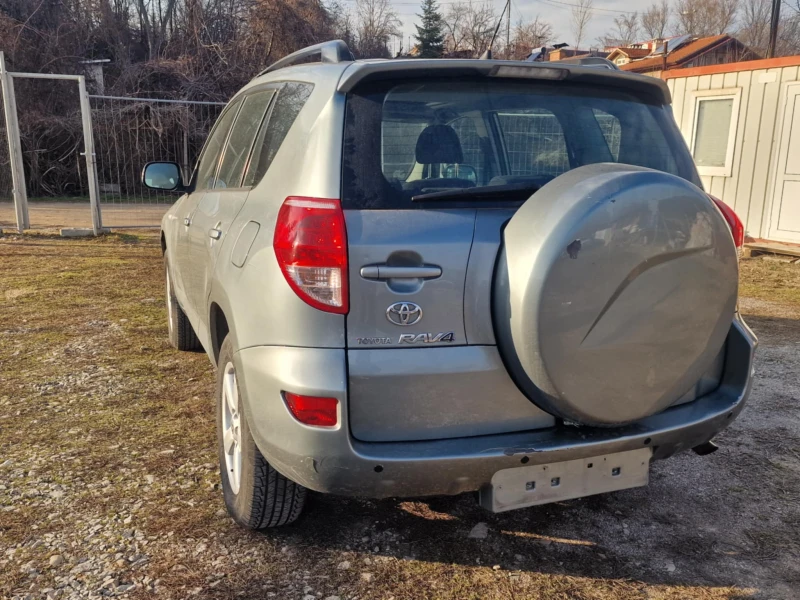 Toyota Rav4 2.0 ръчна, снимка 4 - Автомобили и джипове - 49441853