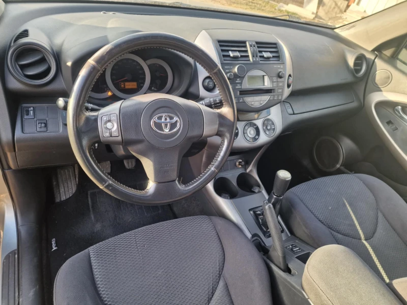 Toyota Rav4 2.0 ръчна, снимка 6 - Автомобили и джипове - 49441853