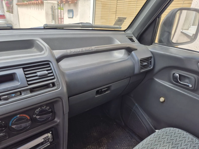 Mitsubishi Pajero 2.5 Къса База, снимка 11 - Автомобили и джипове - 52068481