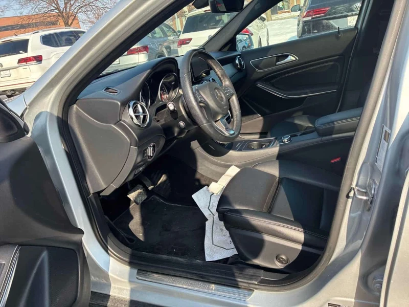 Mercedes-Benz GLA 250 * CARFAX * ПАНОРАМА* ПОДГРЕВ* , снимка 5 - Автомобили и джипове - 53528996