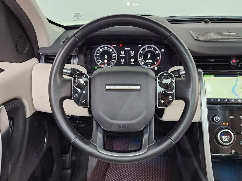 Land Rover Discovery Sport 2.0 Automatic, снимка 13 - Автомобили и джипове - 55841325