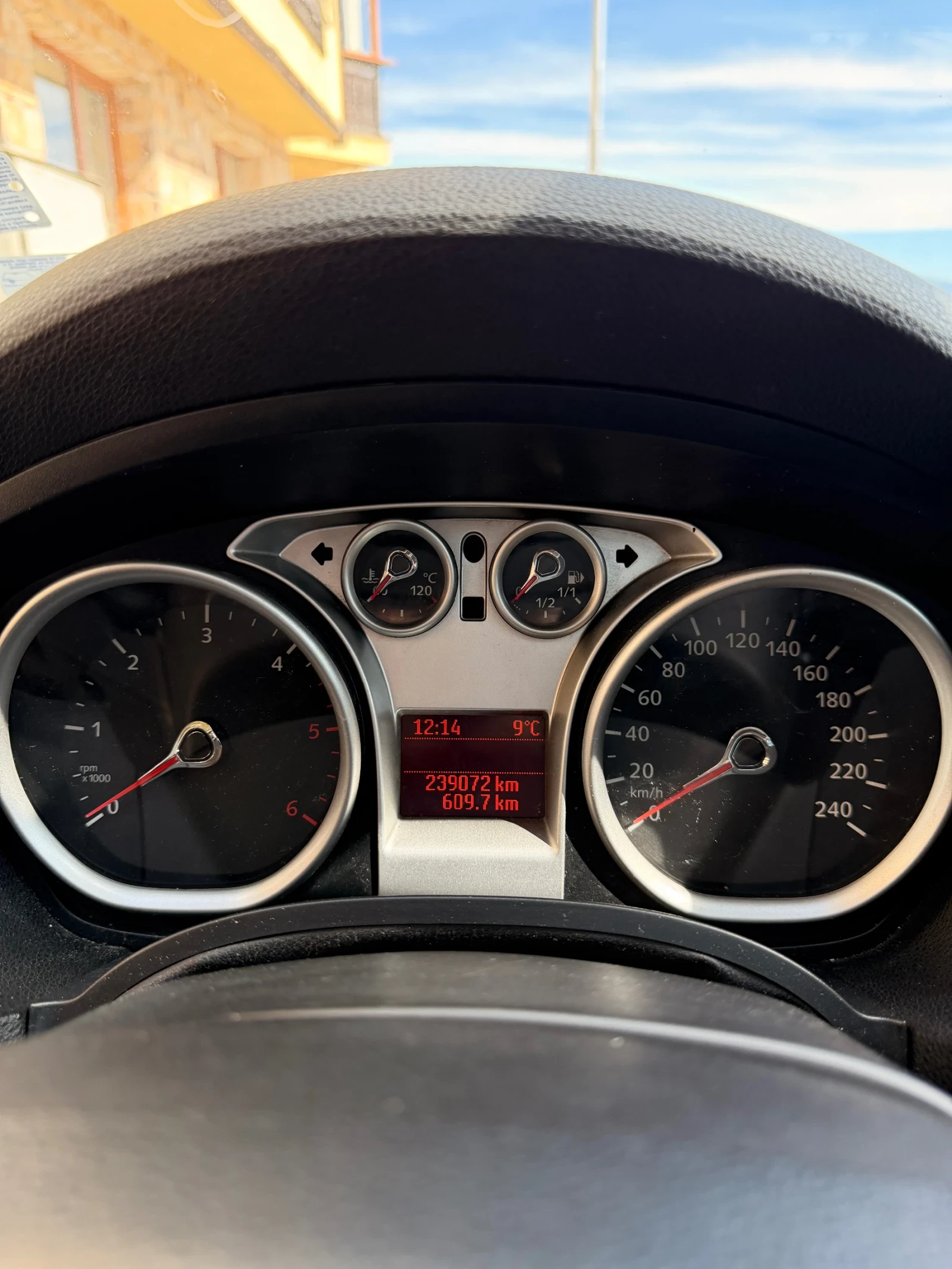 Ford Kuga  - изображение 10