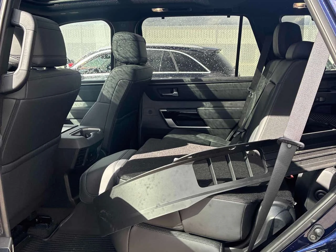 Toyota Sequoia | DISTRONIC | ОБДУХВАНЕ | 360 | ПАНОРАМА | , снимка 13 - Автомобили и джипове - 54413294