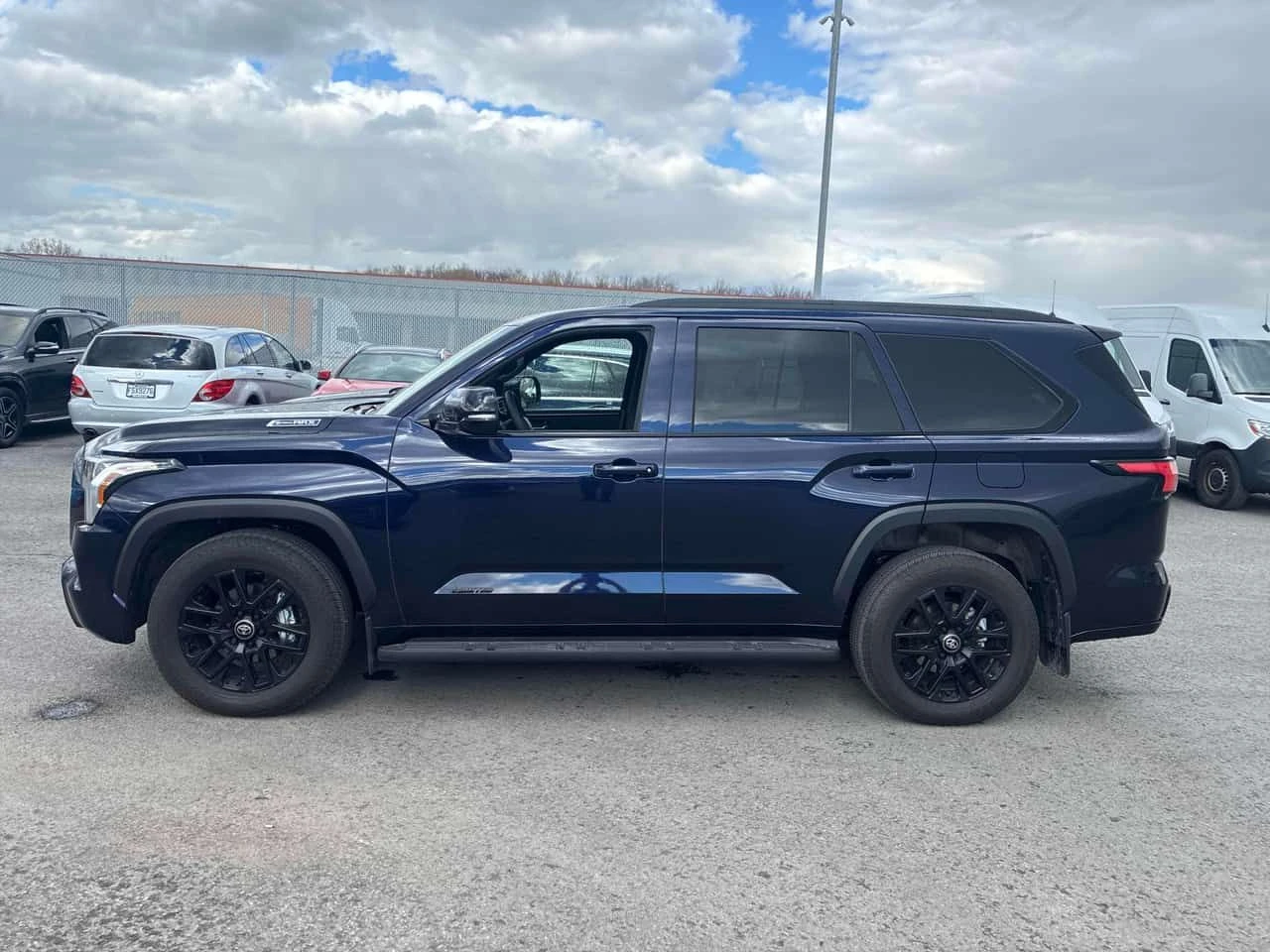 Toyota Sequoia | DISTRONIC | ОБДУХВАНЕ | 360 | ПАНОРАМА | , снимка 2 - Автомобили и джипове - 54413294