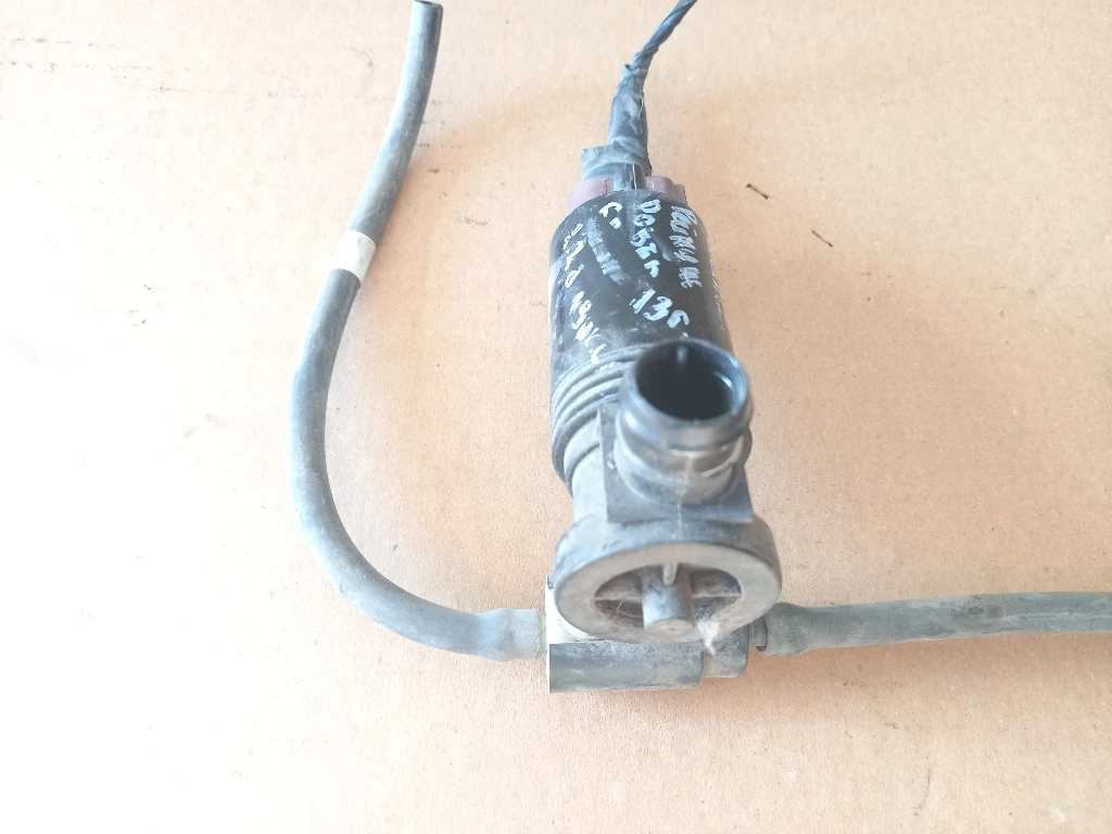 Помпа чистачки Ланд Ровър Евок 2.2д 