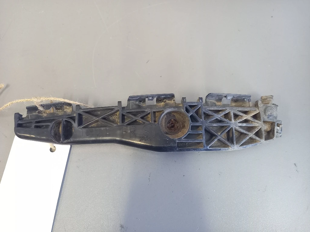 Водач държач задна броня десен Тойота Рав4 2.2д (н)