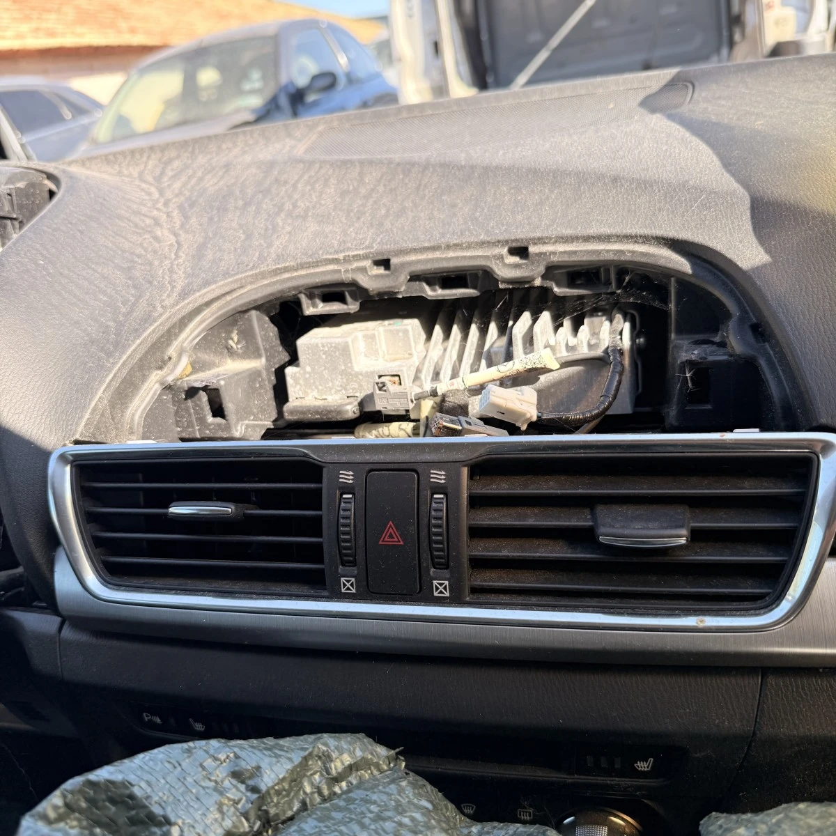 ���������� ��������� Mazda 3 15d ������� 2016 B45A-64-930 | Mobile.bg � ����������� 1