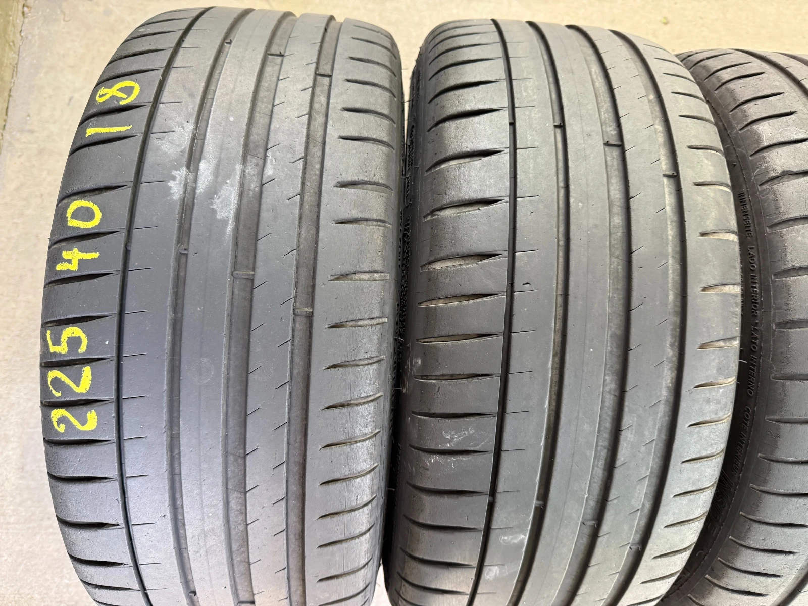 Гуми Летни 225/40R18, снимка 2 - Гуми и джанти - 54673801