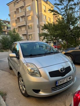 Обява за продажба на Toyota Yaris 1.3i ~6 999 лв. - изображение 1