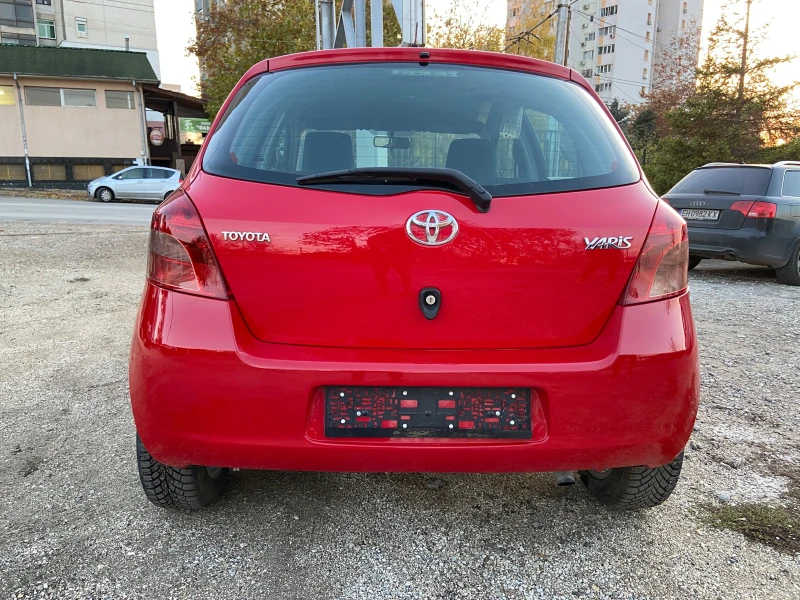 Toyota Yaris 1.3I бензин 87кс, снимка 4 - Автомобили и джипове - 48031378