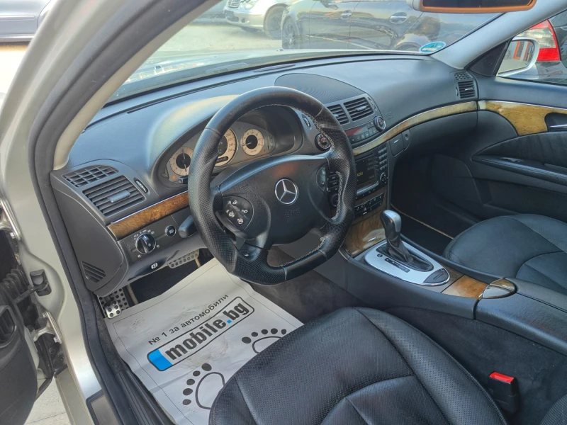 Mercedes-Benz E 320 бензин, снимка 10 - Автомобили и джипове - 51123922