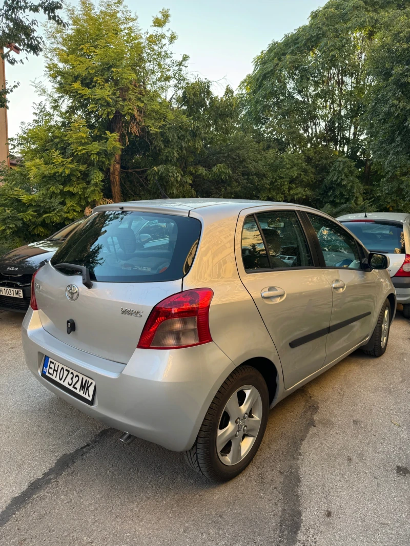 Toyota Yaris 1.3i, снимка 4 - Автомобили и джипове - 51736695