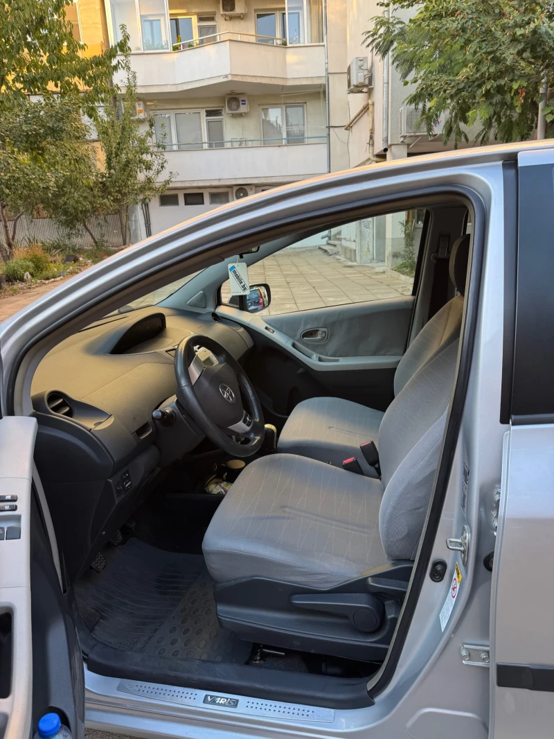 Toyota Yaris 1.3i, снимка 6 - Автомобили и джипове - 51736695