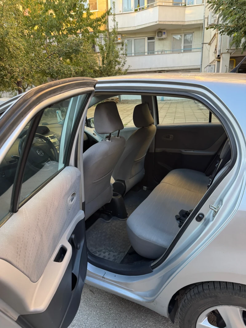 Toyota Yaris 1.3i, снимка 7 - Автомобили и джипове - 51736695