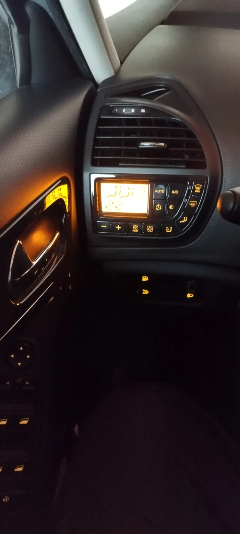 Citroen Grand C4 Picasso, снимка 14 - Автомобили и джипове - 52641516