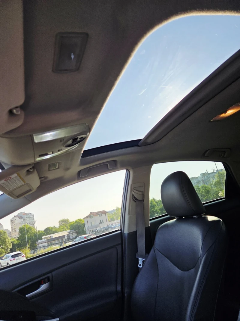 Toyota Prius 1.8 HIBRID, СОЛАР КОЖА ГАЗ* Н АВИ HUD* НОВИ ГУМИ, снимка 5 - Автомобили и джипове - 52269128