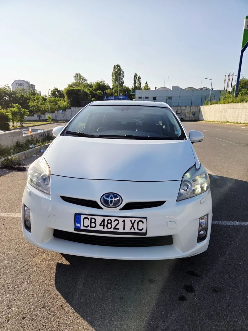 Toyota Prius 1.8 HIBRID, СОЛАР КОЖА ГАЗ* Н АВИ HUD* НОВИ ГУМИ