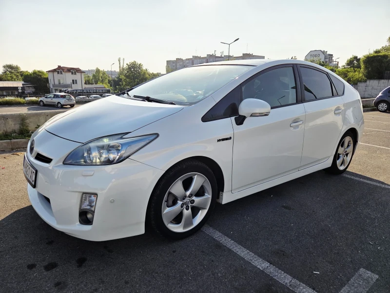 Toyota Prius 1.8 HIBRID, СОЛАР КОЖА ГАЗ* Н АВИ HUD* НОВИ ГУМИ, снимка 2 - Автомобили и джипове - 52269128