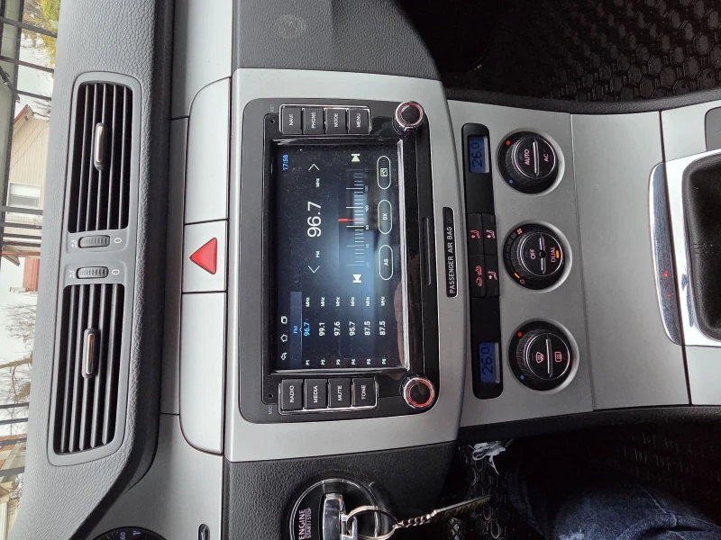 VW Passat 2.0 TDI, снимка 8 - Автомобили и джипове - 52673954