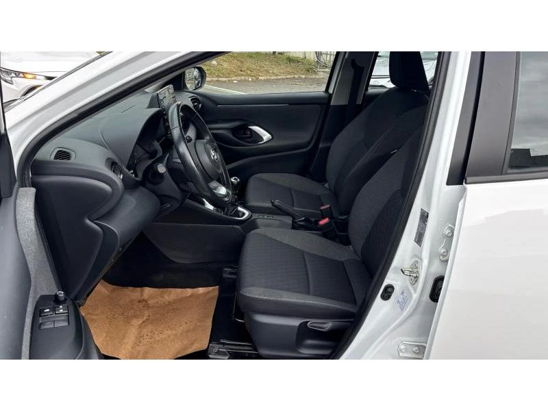 Toyota Yaris 1.5P M/T COMFORT, снимка 12 - Автомобили и джипове - 54707874