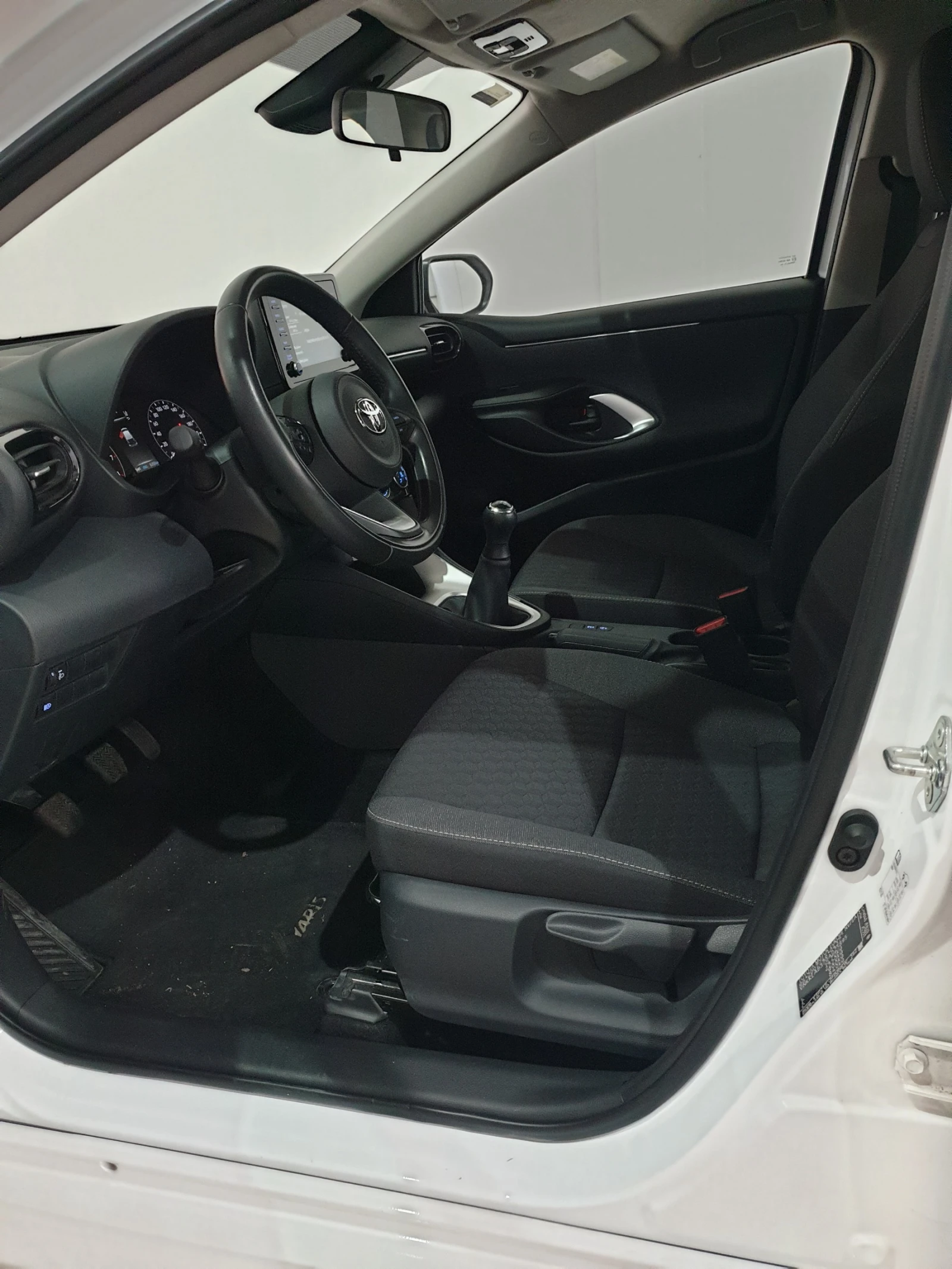 Toyota Yaris 2023/8200 км  - изображение 9
