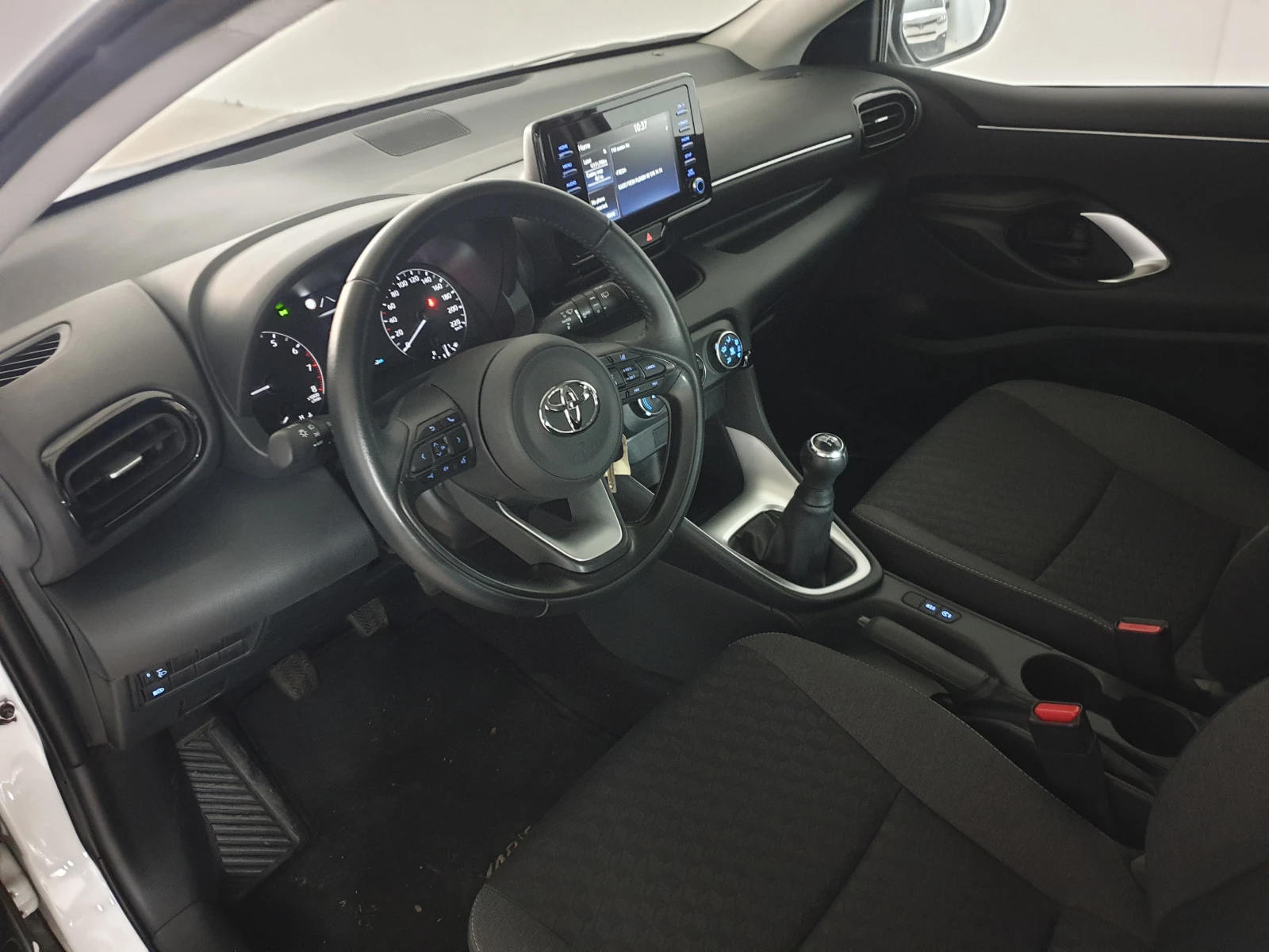 Toyota Yaris 2023/8200 км  - изображение 10