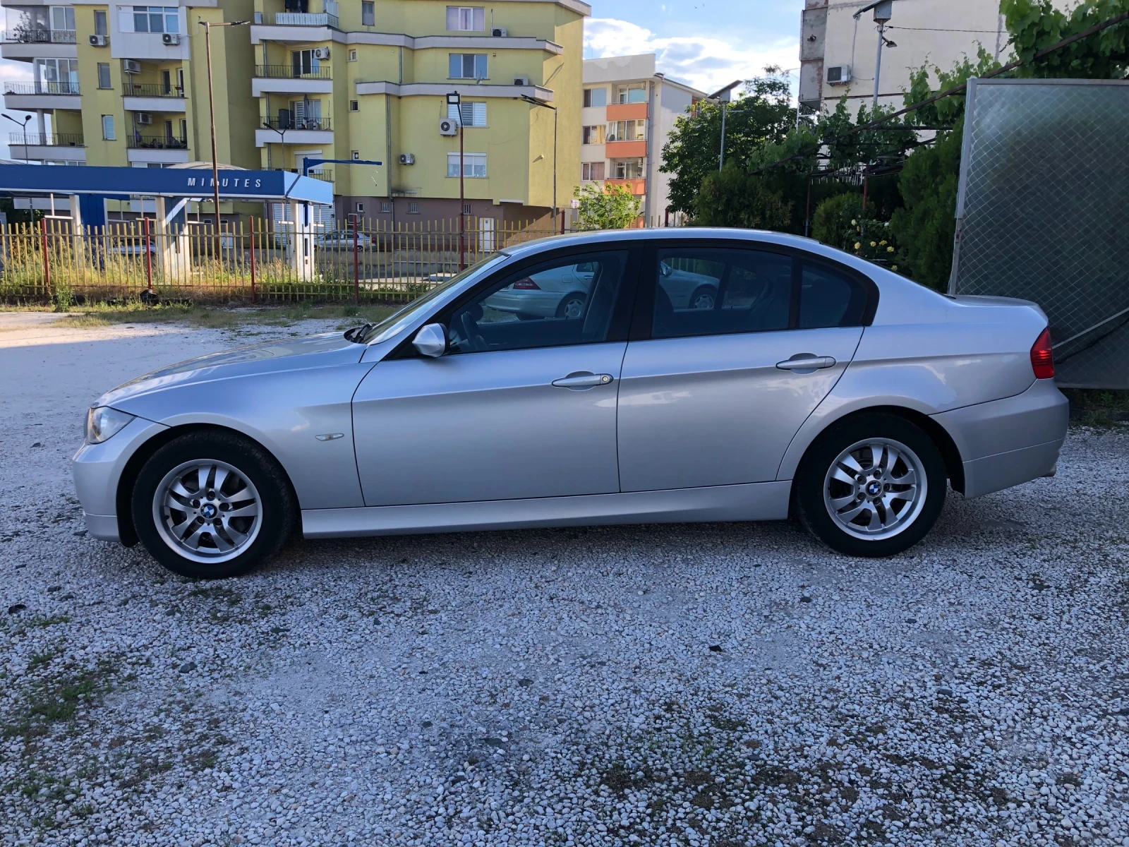 BMW 320 2.0 - изображение 3