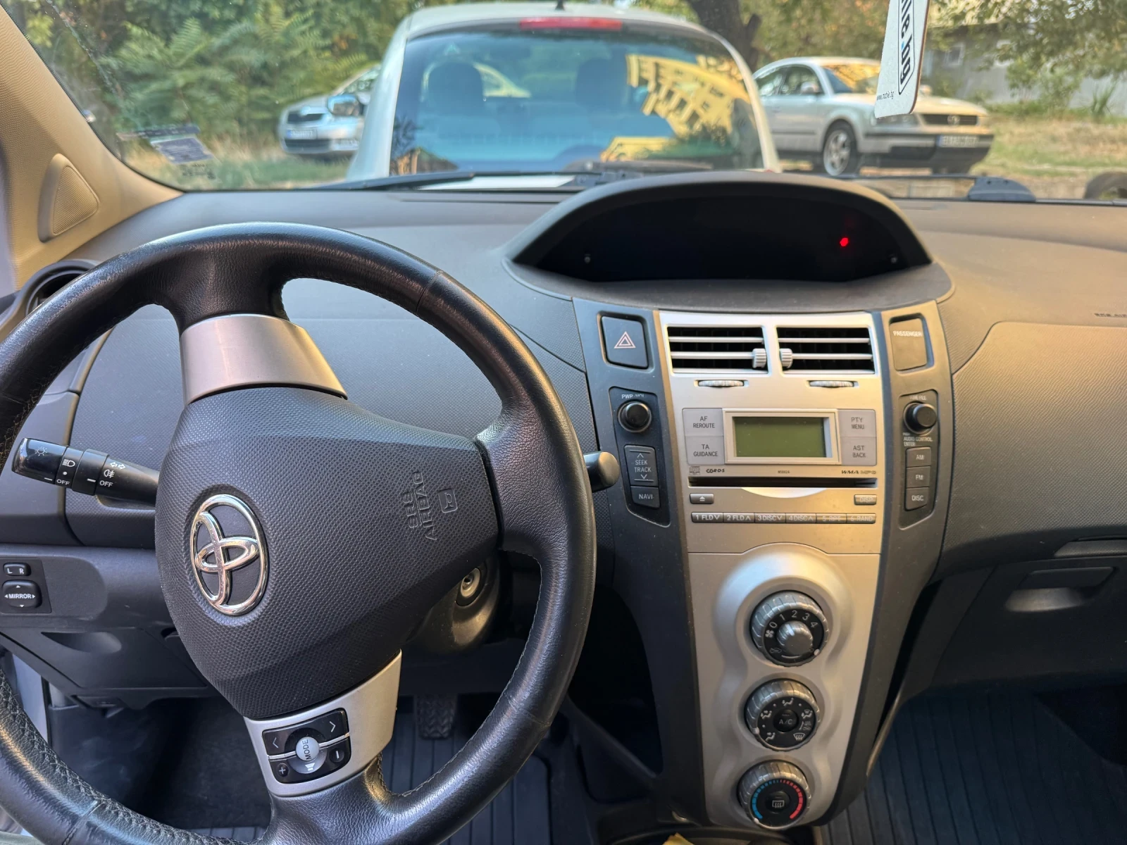 Toyota Yaris 1.3i - изображение 8