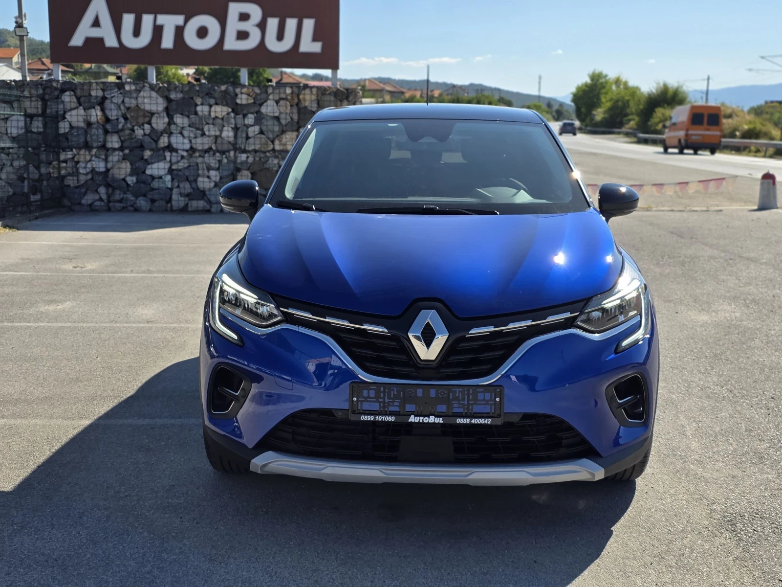 Renault Captur 1.6 Hybrid  - изображение 2