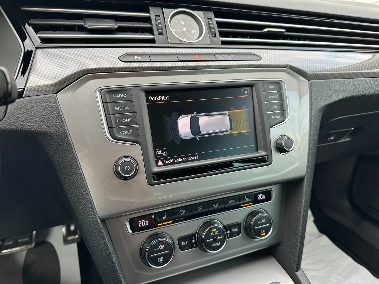 VW Passat Alltrack Гаранция/2.0d 190 к.с.  | Mobile.bg — изображение 13