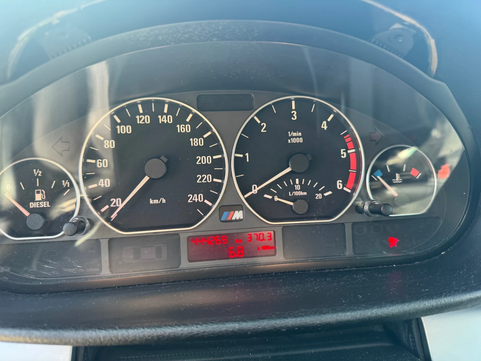 BMW 320 150 к.с. M-пакет | Harman Kardon | Алкантара | Под, снимка 9 - Автомобили и джипове - 53812663