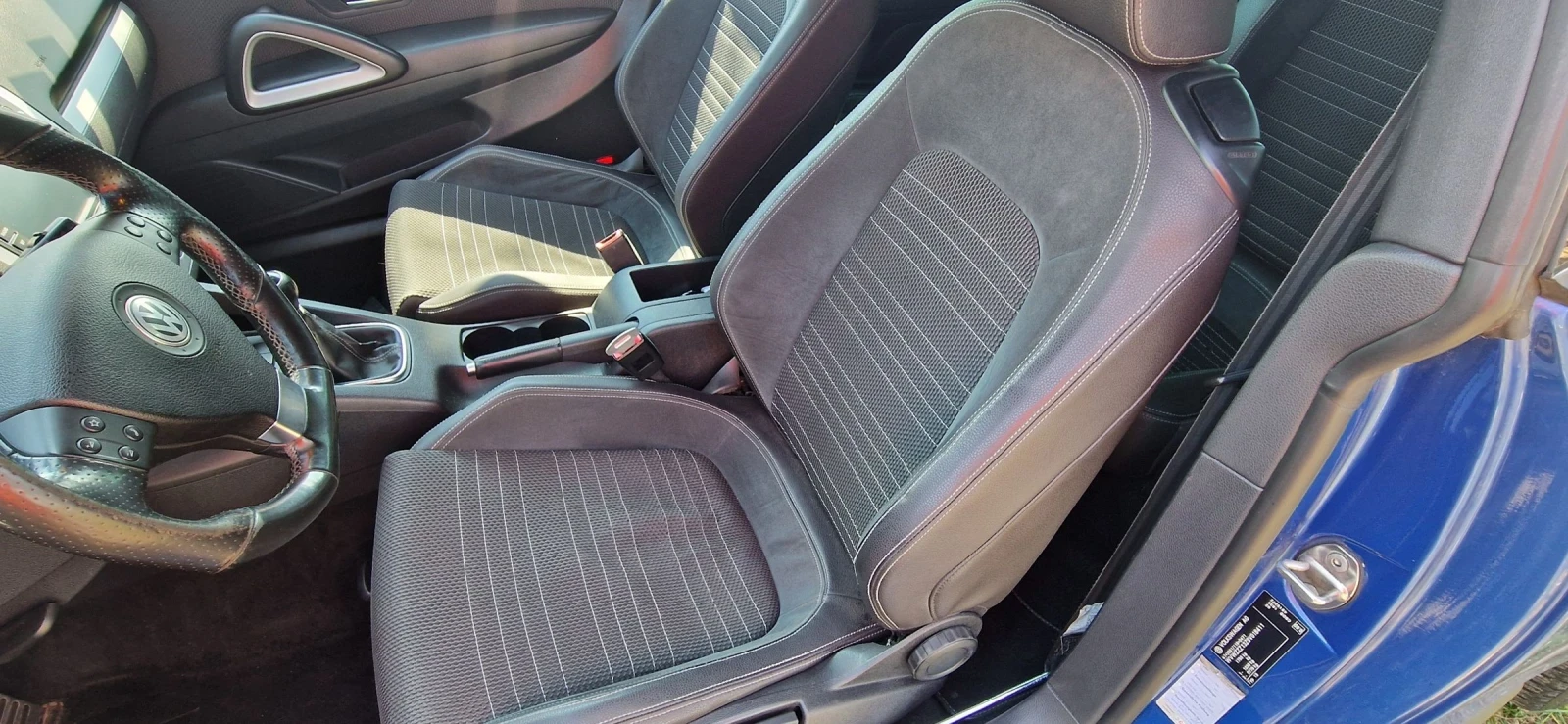 VW Scirocco 2.0 TDI, снимка 10 - Автомобили и джипове - 54097393