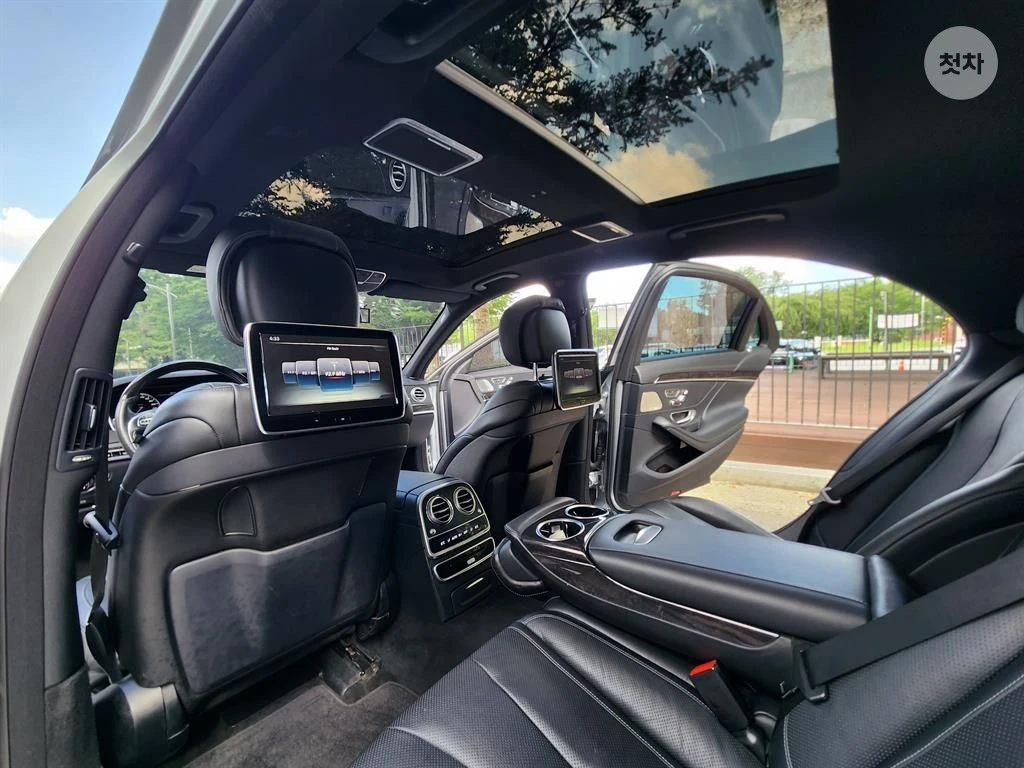 Mercedes-Benz S 350 4MATIC AMG PACK PANORAMA/360CAM/EKPAHИ, снимка 13 - Автомобили и джипове - 55433589