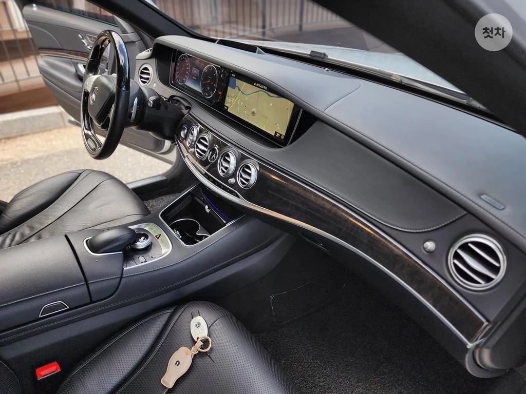 Mercedes-Benz S 350 4MATIC AMG PACK PANORAMA/360CAM/EKPAHИ, снимка 9 - Автомобили и джипове - 55433589
