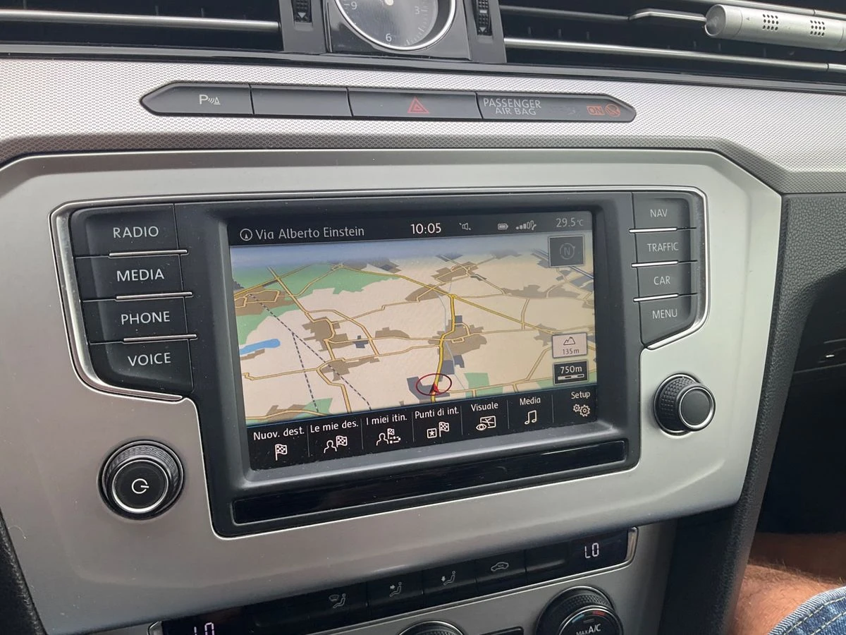 VW Passat 2.0 TDI Business Line , снимка 14 - Автомобили и джипове - 55617659