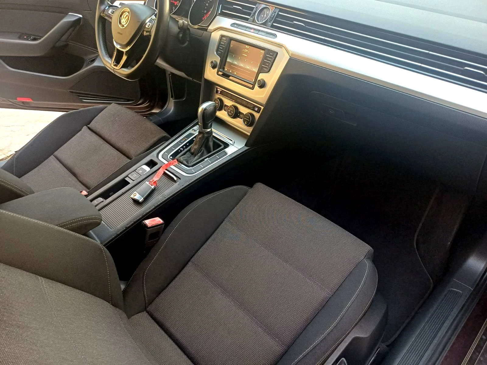 VW Passat 2.0 TDI Business Line , снимка 10 - Автомобили и джипове - 55617659
