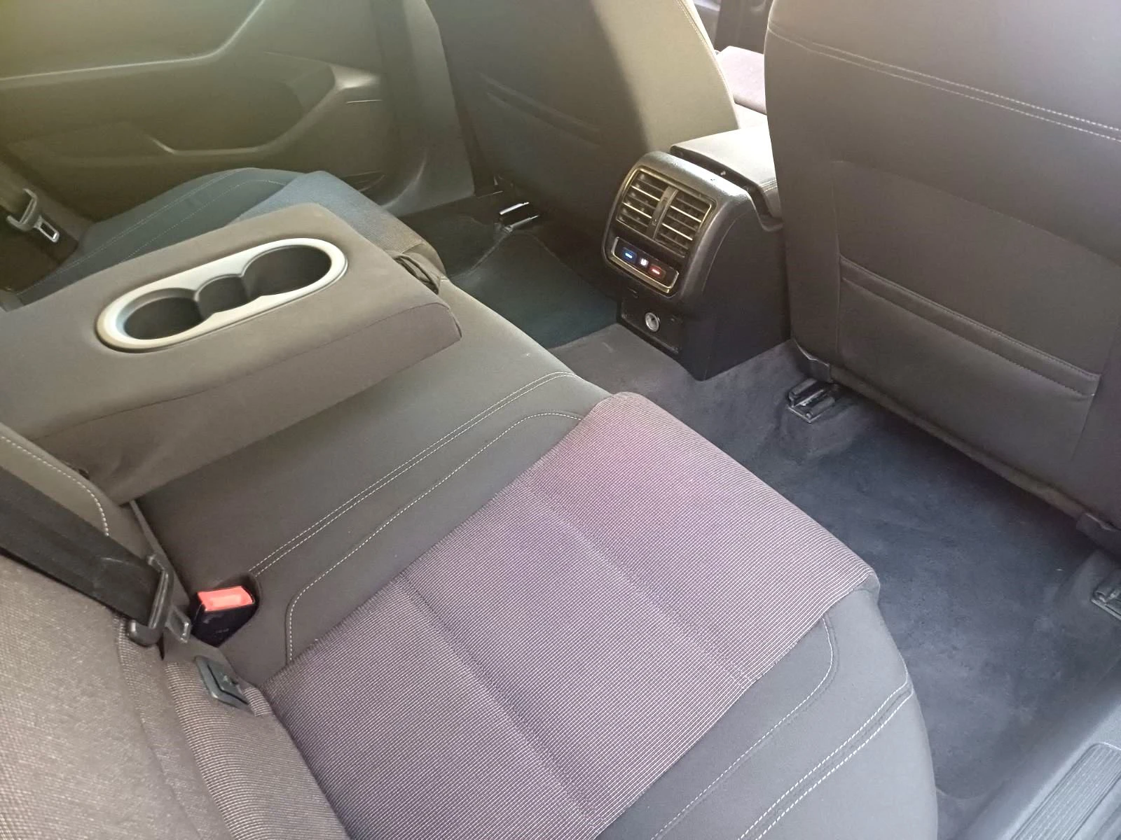 VW Passat 2.0 TDI Business Line , снимка 13 - Автомобили и джипове - 55617659