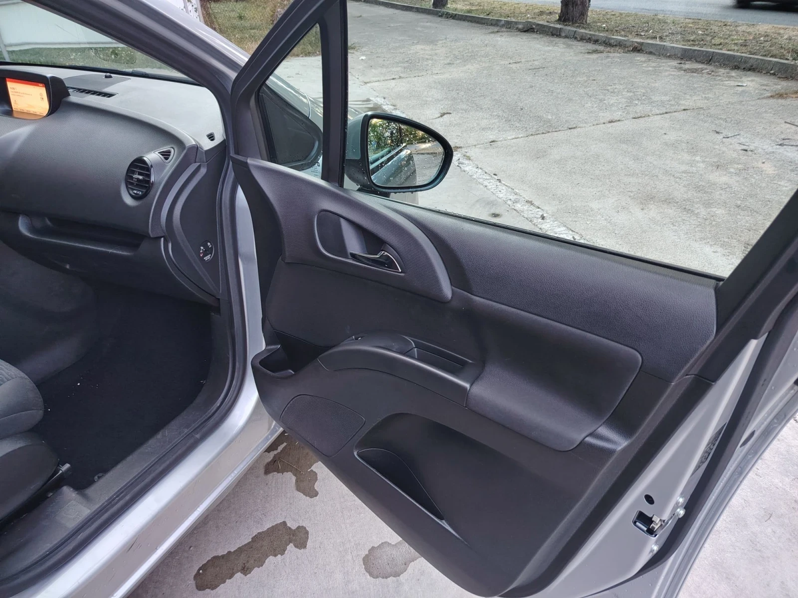 Opel Meriva, снимка 8 - Автомобили и джипове - 55742475