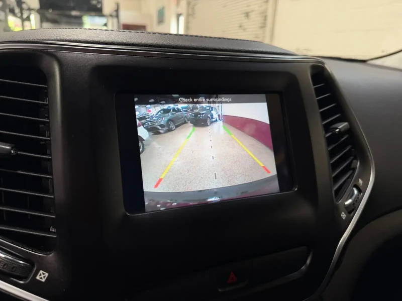 Jeep Grand cherokee * North 4x4 * CARFAX* ОПЦИЯ ЗА ФИНАНСИРАНЕ* , снимка 11 - Автомобили и джипове - 53235900