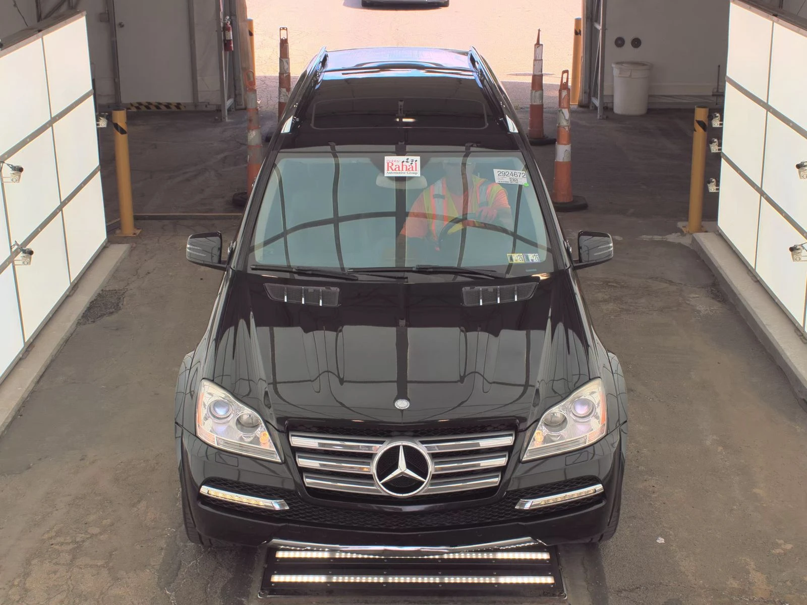 Mercedes-Benz GL 500 AMG* 7МЕСТА* HARMAN* ОБДУХ* KEYLESS* AIRMATIC - изображение 2