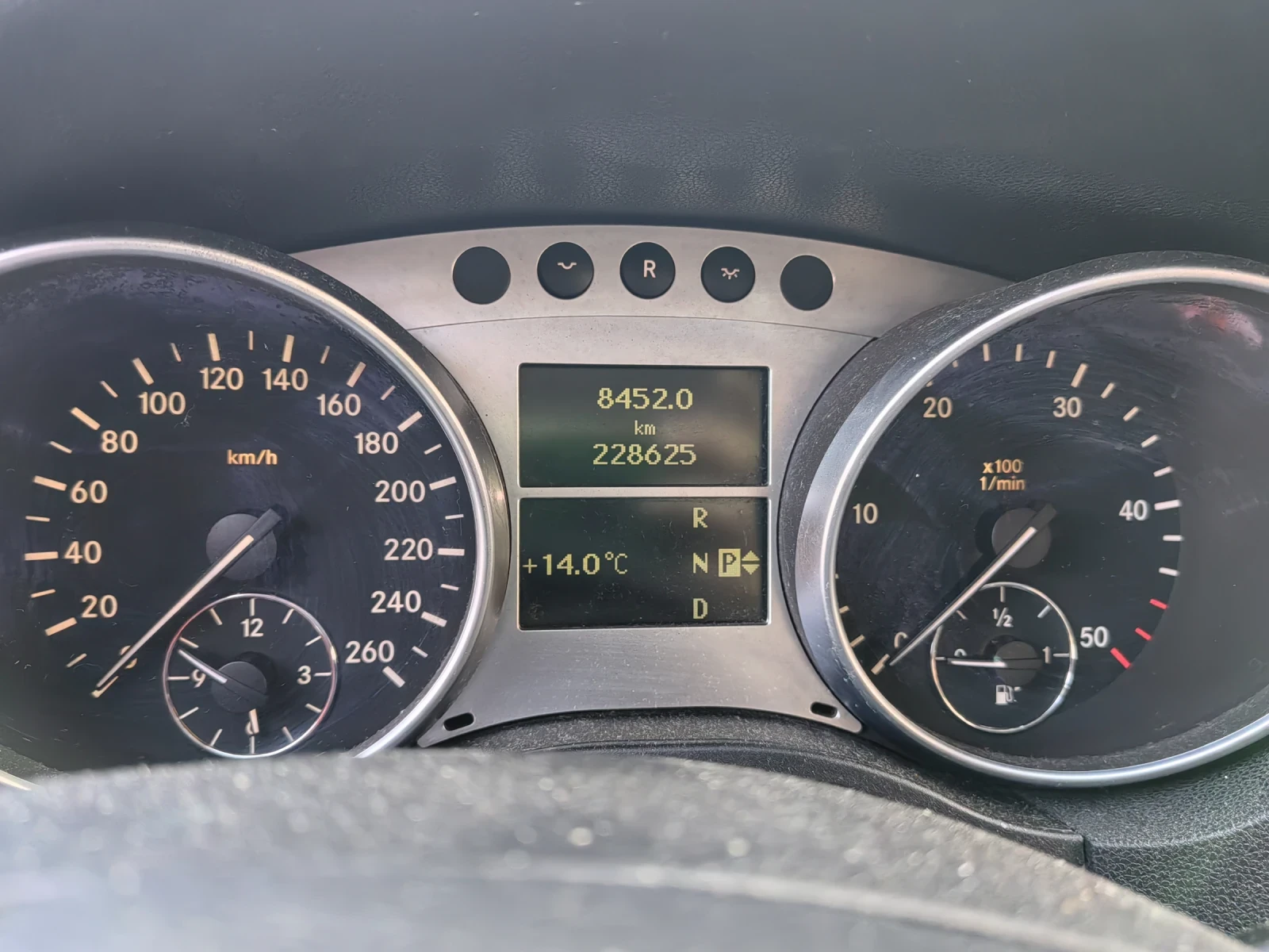 Mercedes-Benz ML 320 CDI, снимка 9 - Автомобили и джипове - 54025525