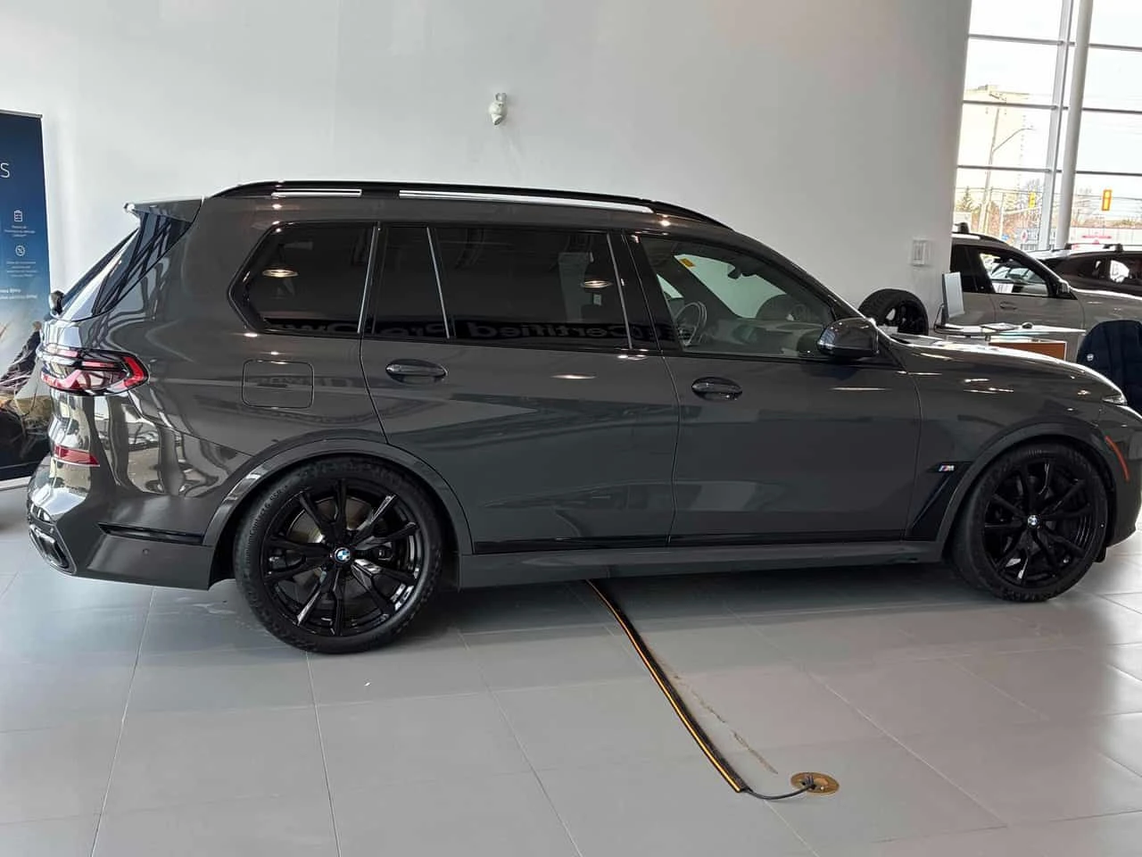 BMW X7 M60i xDrive/HEAD-UP/ПАНОРАМА/ДИСТРОНИК/360, снимка 4 - Автомобили и джипове - 54076802