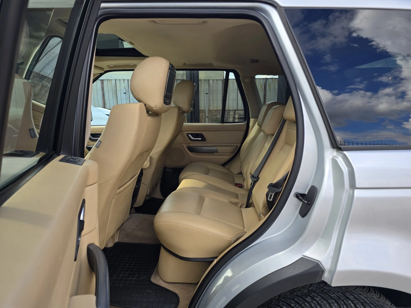 Land Rover Range Rover Sport 4.4i HSE ГАЗ КОЖА НАВИГАЦИЯ, снимка 6 - Автомобили и джипове - 56199390