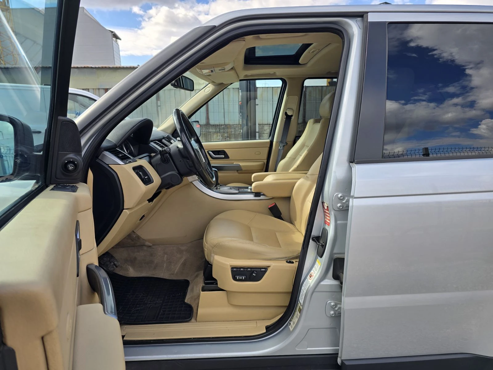 Land Rover Range Rover Sport 4.4i HSE ГАЗ КОЖА НАВИГАЦИЯ, снимка 5 - Автомобили и джипове - 56199390