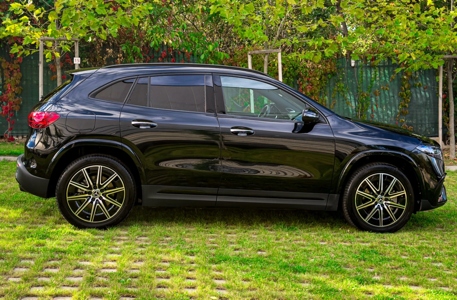 Mercedes-Benz EQA 300//AMG//6000KM//ЛИЗИНГ//, снимка 7 - Автомобили и джипове - 56217544