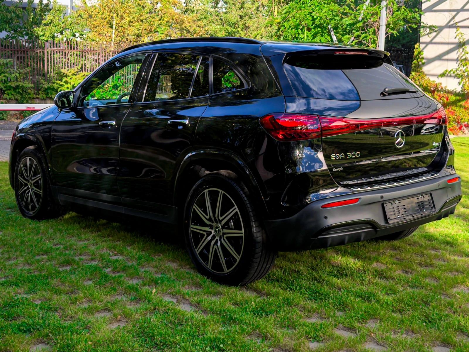 Mercedes-Benz EQA 300//AMG//6000KM//ЛИЗИНГ//, снимка 4 - Автомобили и джипове - 56217544