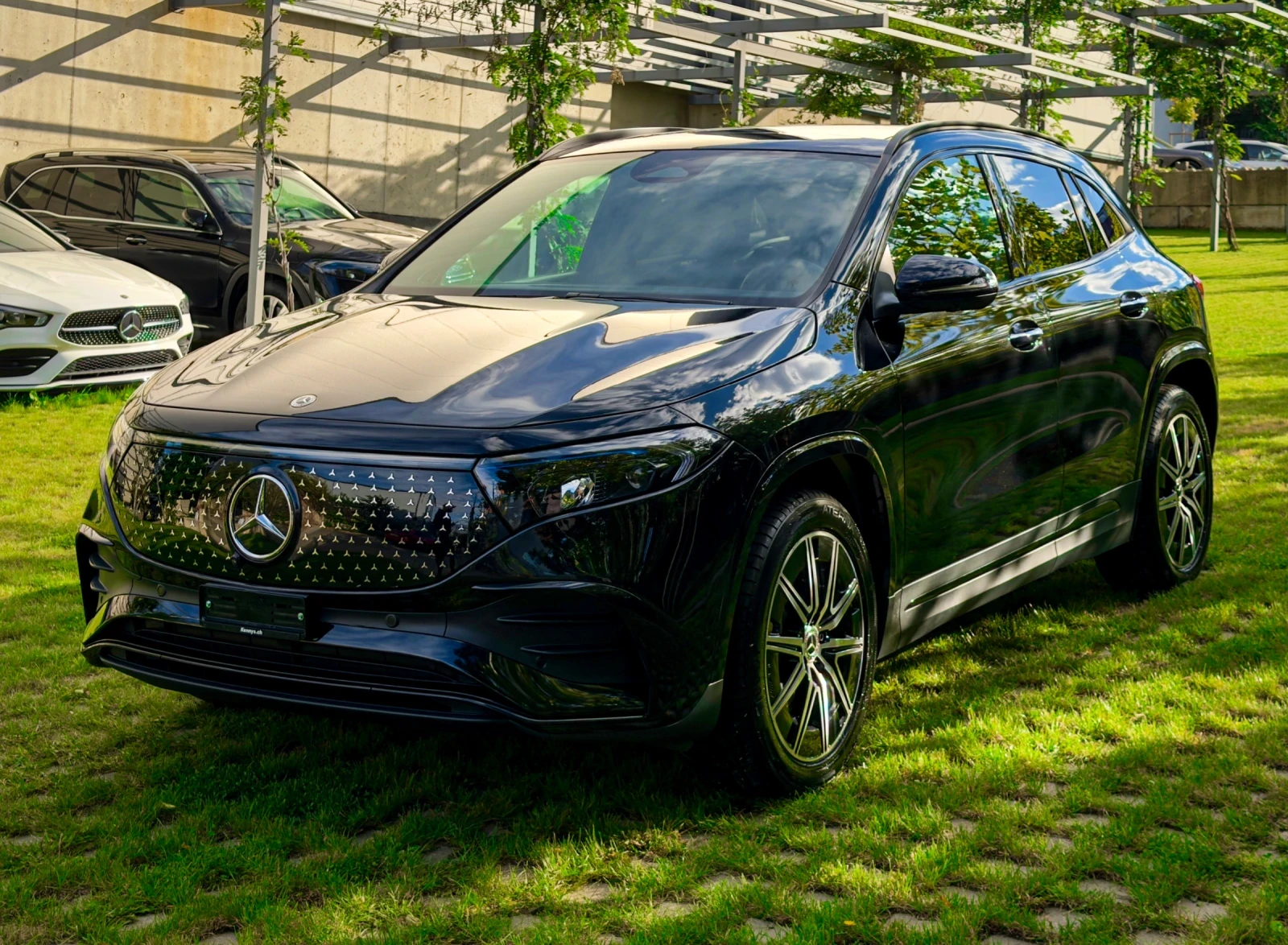 Mercedes-Benz EQA 300//AMG//6000KM//ЛИЗИНГ//, снимка 2 - Автомобили и джипове - 56217544