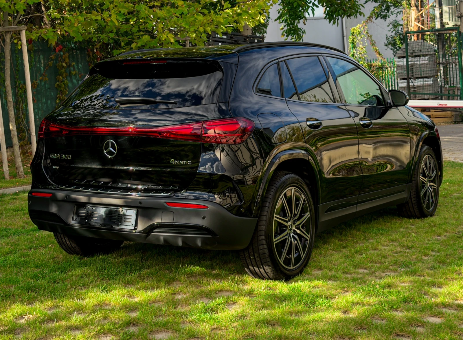 Mercedes-Benz EQA 300//AMG//6000KM//ЛИЗИНГ//, снимка 6 - Автомобили и джипове - 56217544
