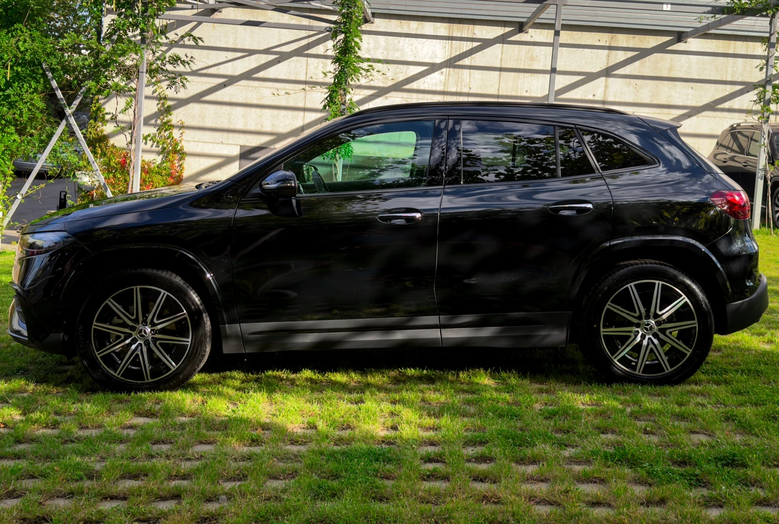 Mercedes-Benz EQA 300//AMG//6000KM//ЛИЗИНГ//, снимка 8 - Автомобили и джипове - 56217544